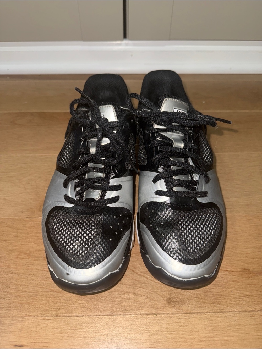 Nike Air Extreme Volley Women 7.5 Black Metallic Silver Volleyball Shoes